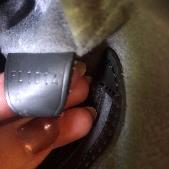 ⭐️ Louis Vuitton Epi Bucket PM Bag - Picture 8 of 15